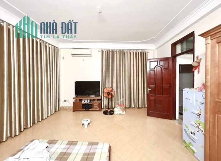 Hiếm 62m2 phố Phạm Văn Đồng KD sầm uất, đường thông ô tô, 4 tầng 9.5 tỷ
