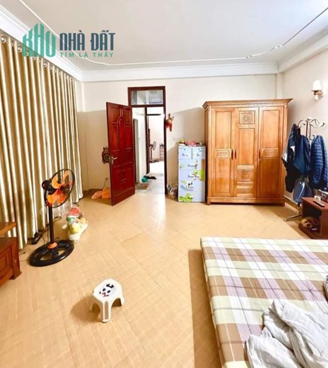 Hiếm 62m2 phố Phạm Văn Đồng KD sầm uất, đường thông ô tô, 4 tầng 9.5 tỷ