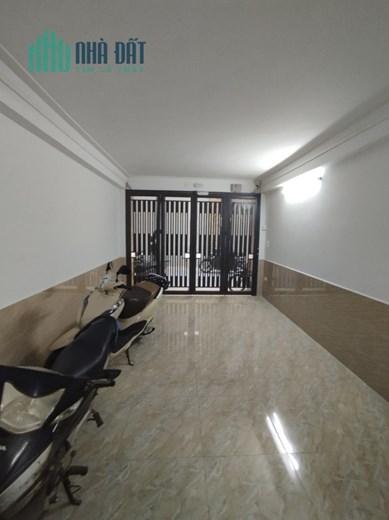Bán nhà Cát Linh 40m2 x 4 tầng, gần phố, ngõ nông, chỉ 5,2 tỷ, 3 bước ra ga Cát Linh Hà Đông
