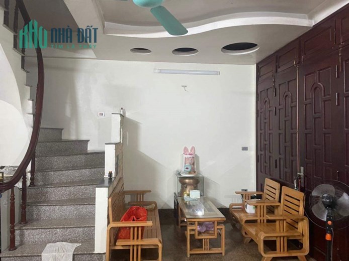 BÁN NHÀ NGÕ 93 GIÁP NHỊ, HOÀNG MAI, DÂN XÂY CHẮC CHẮN Ở LUÔN, 3PN, 35/40M2 * 4T* 3.8 TỶ.