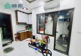 Cần bán nhà CCMN , Quận Đống Đa , Diện tích 50m , 2 P ngủ , 1 WC ,Giá 1,3tỷ . LH : 0989129838