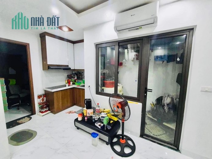 Cần bán nhà CCMN , Quận Đống Đa , Diện tích 50m , 2 P ngủ , 1 WC ,Giá 1,3tỷ . LH : 0989129838