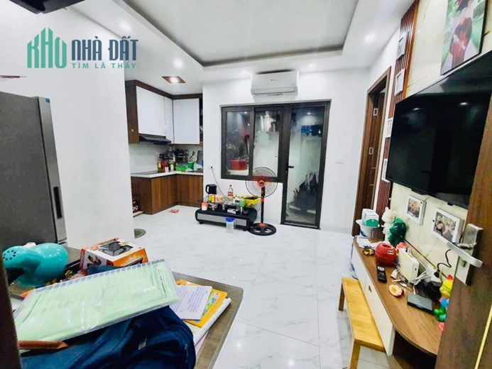 Cần bán nhà CCMN , Quận Đống Đa , Diện tích 50m , 2 P ngủ , 1 WC ,Giá 1,3tỷ . LH : 0989129838
