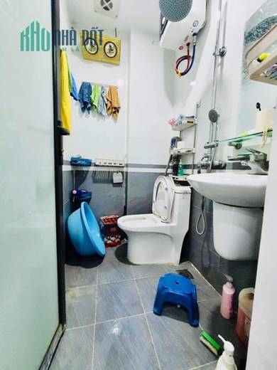 Cần bán nhà CCMN , Quận Đống Đa , Diện tích 50m , 2 P ngủ , 1 WC ,Giá 1,3tỷ . LH : 0989129838