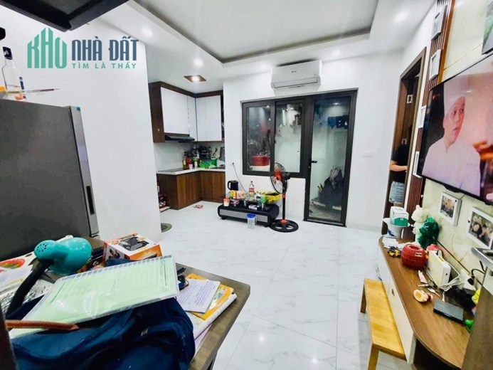 Cần bán nhà CCMN , Quận Đống Đa , Diện tích 50m , 2 P ngủ , 1 WC ,Giá 1,3tỷ . LH : 0989129838