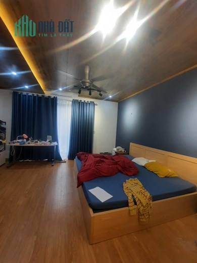 95m 8 Tầng Doanh Thu 1,2 Tỷ 1 Năm Trung Tâm Quận Ba Đình.16 Phòng Cho Thuê. Vỉa Hè Đá Bóng. Ô Tô