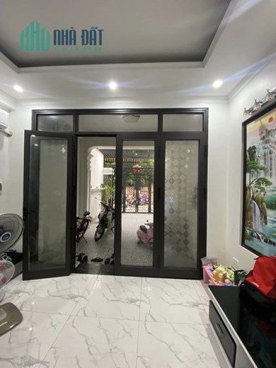 Nhỉnh 5 tỷ nhà ngõ 158  Nguyễn Văn Cừ 51m - Mặt ngõ Oto qua cửa thông thoáng
