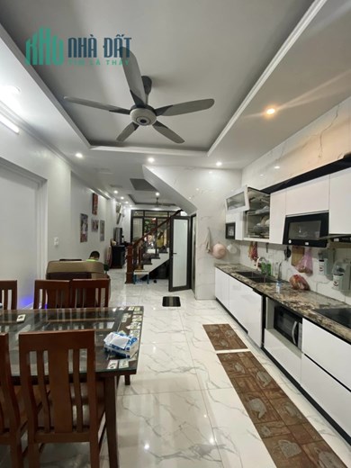 Nhỉnh 5 tỷ nhà ngõ 158  Nguyễn Văn Cừ 51m - Mặt ngõ Oto qua cửa thông thoáng