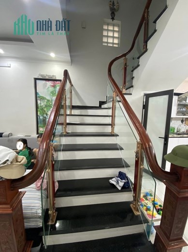 Nhỉnh 5 tỷ nhà ngõ 158  Nguyễn Văn Cừ 51m - Mặt ngõ Oto qua cửa thông thoáng