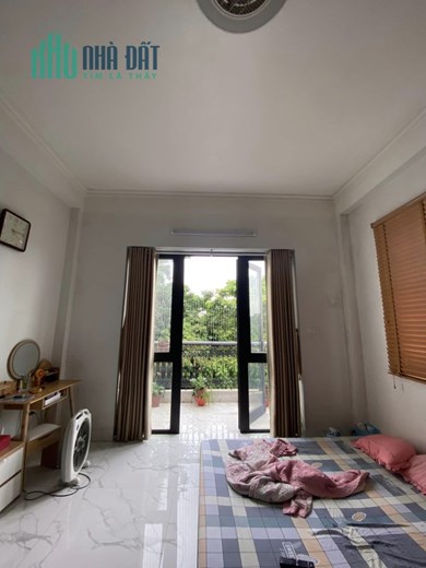 Nhỉnh 5 tỷ nhà ngõ 158  Nguyễn Văn Cừ 51m - Mặt ngõ Oto qua cửa thông thoáng