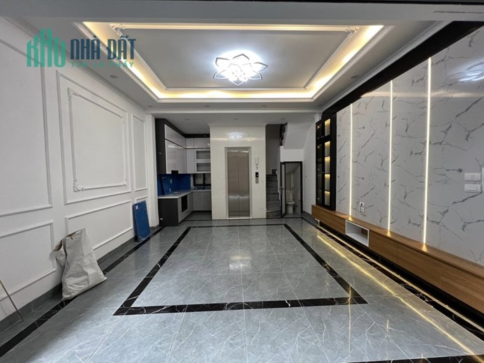 Bán nhà Phố Cát Linh- Đống Đa, tháng máy nhập khẩu, 36 m2, 6.4 tỷ
