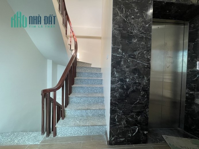 Gia đình cần bán Toà nhà 9 tầng mặt phố Hoàng Văn Thái gần chợ Vương Thừa Vũ,Cù Chính Lan,Lê Trọng