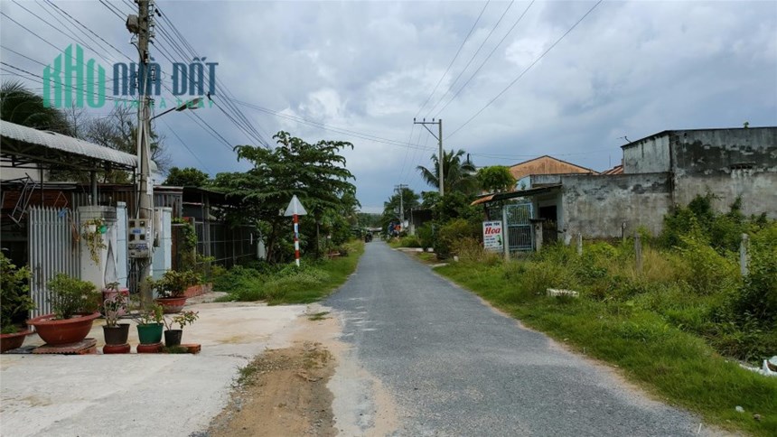 Nhà 2 mặt tiền 900 triệu - Tiện nghi, thoáng mát tại Tây Ninh!