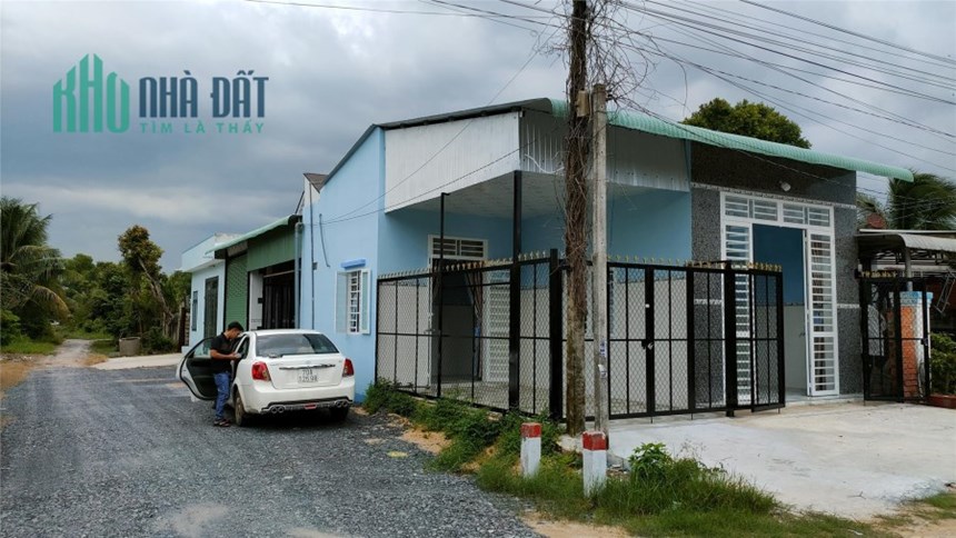 Nhà 2 mặt tiền 900 triệu - Tiện nghi, thoáng mát tại Tây Ninh!