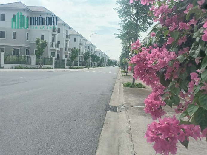 Phong thuỷ đẹp. Biệt thự ven sông VSIP, Từ Sơn, Bắc Ninh.  Chưa đầy 13 tỉ.