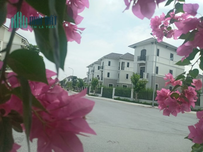 Phong thuỷ đẹp. Biệt thự ven sông VSIP, Từ Sơn, Bắc Ninh.  Chưa đầy 13 tỉ.