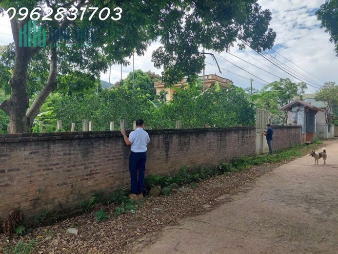bán lô bám hồ đồng quýt 868m giá hơn 3 tỷ đường oto tranh nhau, khu kinh doanh home stay mới