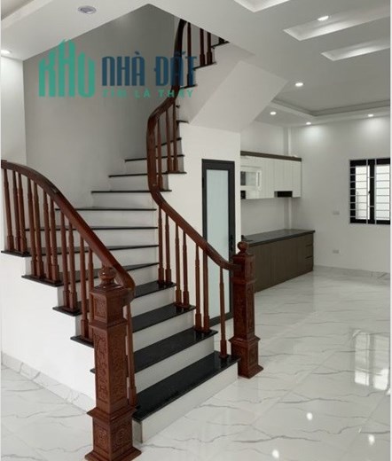 Bán nhà 46 m2 x 4 tầng tại Di Trạch chủ vừa hoàn thiện để lại toàn bộ nội thất - PB