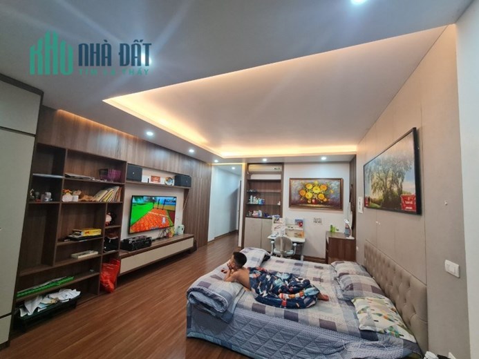 Nhà đẹp nguyễn Văn Cừ, full nội thất, gần phố, DT 57m2 x 6T, MT 4.3m, nhỉnh 7 tỷ