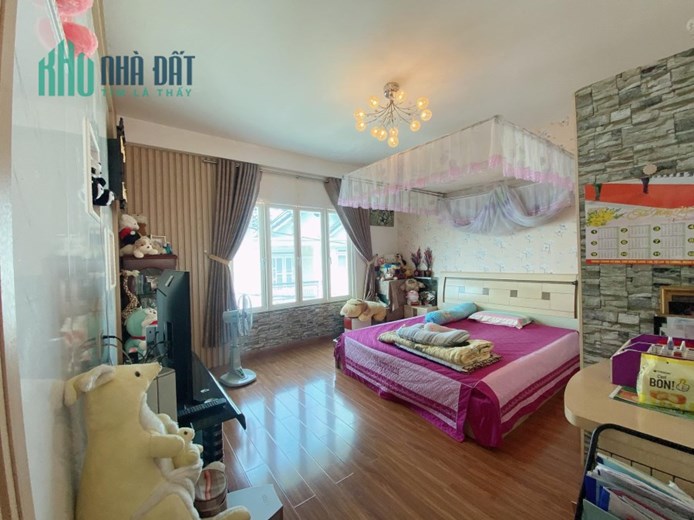 ( Đại Hạ Giá ) Bán gấp nhà đẹp thích hợp ở liền đường Cổ Loa, Đà Lạt giá 6.7 tỷ còn 5.6 tỷ