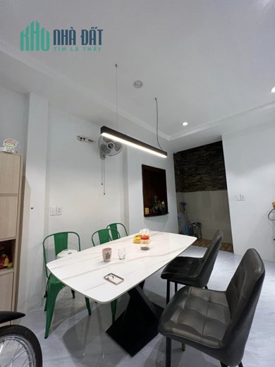 Nhĩnh 5 tỷ, 66m2 = 4x16.5m (3 Tầng BTCT) đường Quang Trung