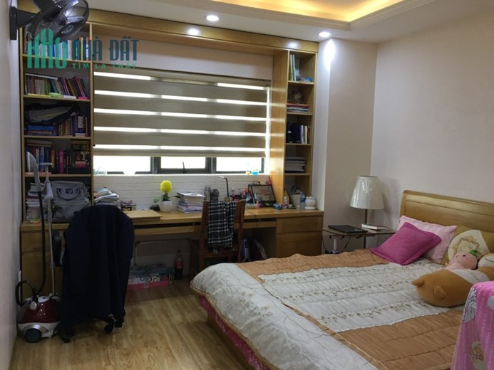 Chính chủ cần bán chung cư Ngoại Giao Đoàn, 100m2, 3 ngủ, 5,2 tỷ, lô góc, đủ nội thất