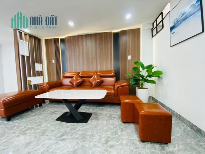 BÁN NHÀ SAU LƯNG MT HẢI SƠN 2 TẦNG FULL NỘI THẤT