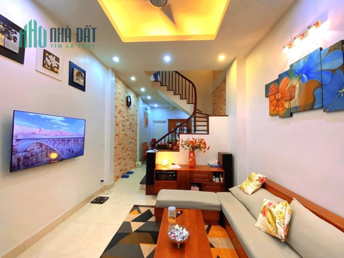 Nhà Trần Quốc Hoàn 47m 5 tầng ngõ thông ô tô đỗ cửa, 2 mặt thoáng an sinh đỉnh, kinh doanh vip chỉ