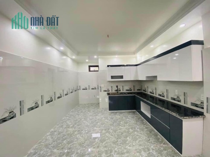 Bán nhà Ngô Gia Tự  52m 4 tầng mới tinh độc lập. ngõ ô.tô GIÁ 3.95 tỉ ngay Chợ Đằng Lâm