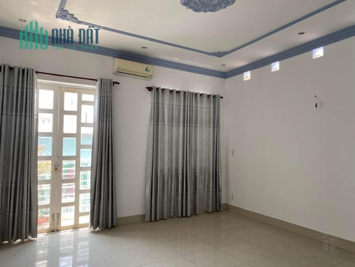 Bán nhà Huỳnh Đình Hai, 67m2( 4x14) nội thất đẹp giá chỉ 4ty590.