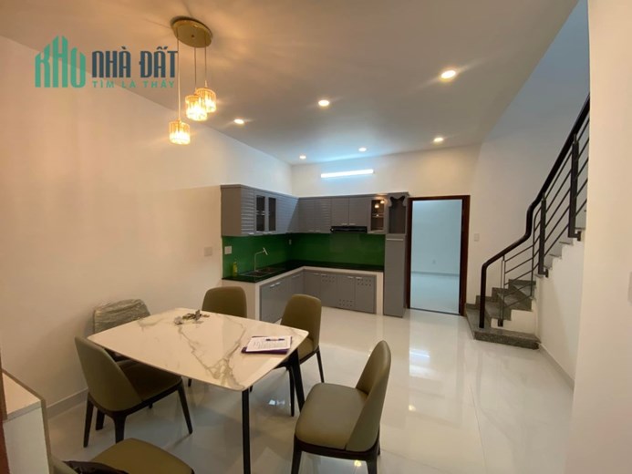 - 93TR/M - LỘ GIỚI 0.7M - NGANG 5.5M - SÁT MẶT TIỀN - ĐƯỜNG THÔNG