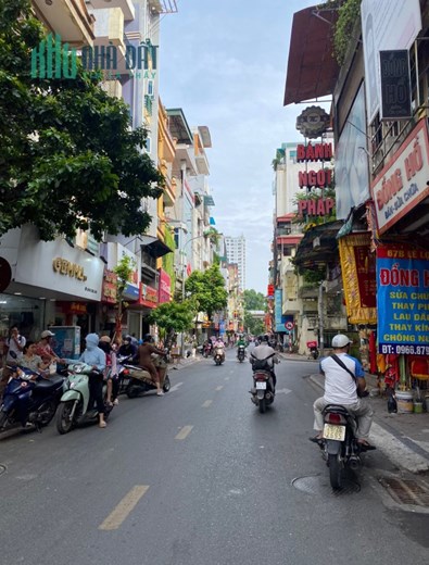 Bán đất tặng nhà trung tâm Lê Lợi Hà Đông. Dt 35m2, Mt 4.3m, 2 tầng, giá chỉ 2.98 tỷ, rất gần ô tô