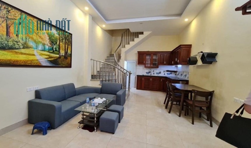 Bán đất tặng nhà trung tâm Lê Lợi Hà Đông. Dt 35m2, Mt 4.3m, 2 tầng, giá chỉ 2.98 tỷ, rất gần ô tô