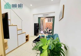 Bán nhà TT Bạch Mai ( đê Tô Hoàng)- nhỉnh 1 tỷ-sdttgần 30m2- full nội thất- ô tô đỗ cửa-kinh doanh
