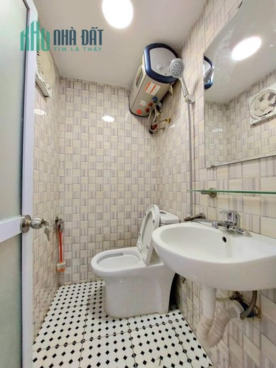 Bán nhà TT Bạch Mai ( đê Tô Hoàng)- nhỉnh 1 tỷ-sdttgần 30m2- full nội thất- ô tô đỗ cửa-kinh doanh