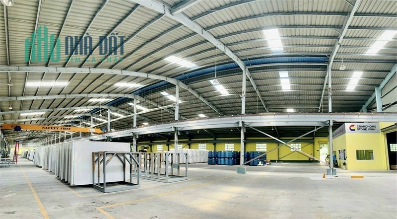 Nhà Xưởng, Showroom trưng bày sản phẩm, có sẵn 2 cẩu trục lớn. trạm điện SX riêng