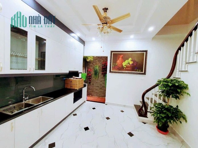 Chỉ từ 11,2 tỷ sở hữu nhà Ngọc Khánh, Ba Đình 60m2 5 tầng MT4,5m Ô tô Tránh, Thang máy, Kinh doanh