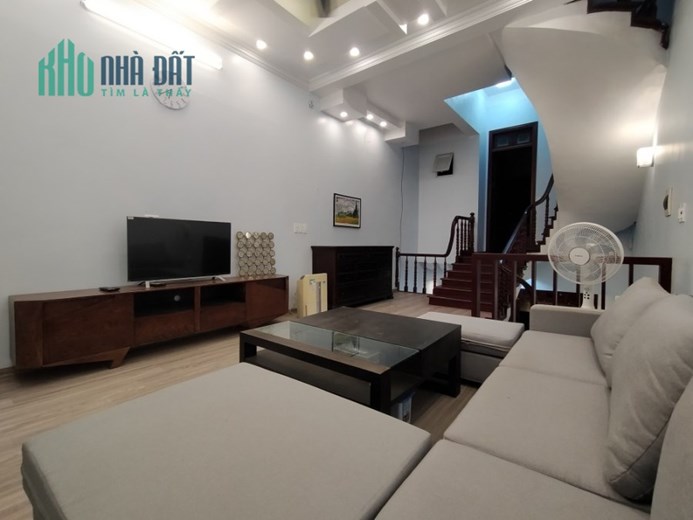 Bán nhà đẹp Ngọc Lâm ,Long Biên 5 tầng ,64m2  ,Mt 4.4m ,gara oto giá nhỉnh 8 tỷ