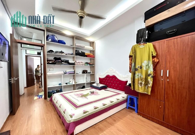 TRUNG TÂM CẦU GIẤY - NHÀ ĐẸP 2 THOÁNG – GẦN PHỐ - NHIỀU TIỆN ÍCH – 43M2, 5.5 TỶ