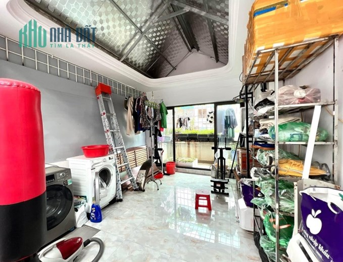 TRUNG TÂM CẦU GIẤY - NHÀ ĐẸP 2 THOÁNG – GẦN PHỐ - NHIỀU TIỆN ÍCH – 43M2, 5.5 TỶ