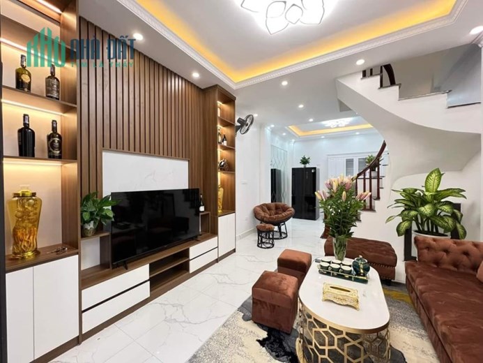Nhà đẹp Văn Cao, 2 thoáng, ngõ nông, rộng, 42m, 5T, 4.3 tỷ có bớt