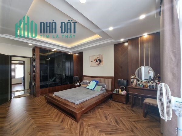 BÁN NHÀ NGUYỄN VĂN HUYÊN CẦU GIẤY, ÔTÔ SÁT CỬA, GẦN CÔNG VIÊN, NỞ HẬU, 50MX5T NHỈNH 6TỶ