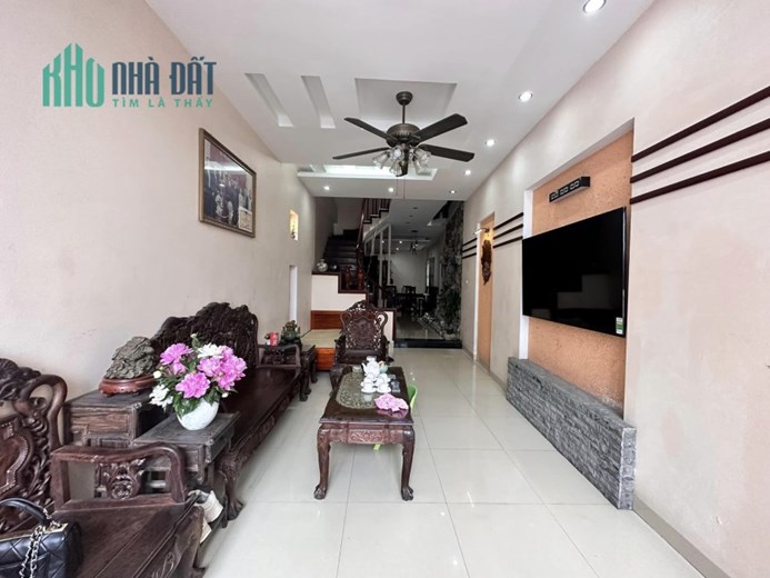 Bán nhà Lô Góc Bồ Đề gần BV Tâm Anh 50 m2, ngõ Oto thông 2 đầu, giá RẺ bất ngờ, có thương lượng.