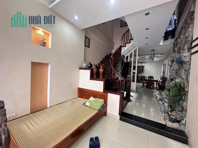 Bán nhà Lô Góc Bồ Đề gần BV Tâm Anh 50 m2, ngõ Oto thông 2 đầu, giá RẺ bất ngờ, có thương lượng.
