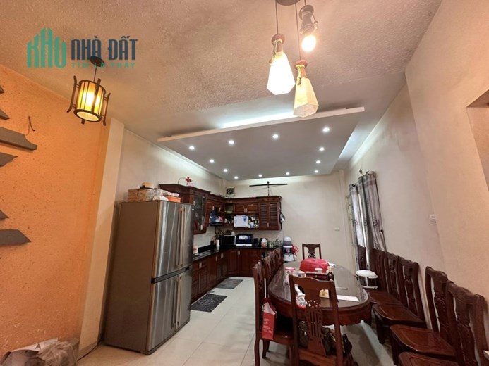 Bán nhà Lô Góc Bồ Đề gần BV Tâm Anh 50 m2, ngõ Oto thông 2 đầu, giá RẺ bất ngờ, có thương lượng.