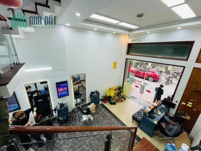 Bán nhà Lô Góc Nguyễn Văn Cừ gần BV Tâm Anh 53 m2,  Oto vào nhà, nhỉnh 5 tỷ.
