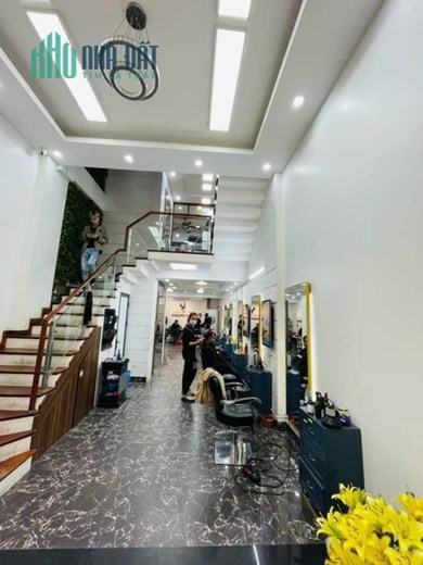 Bán nhà Lô Góc Nguyễn Văn Cừ gần BV Tâm Anh 53 m2,  Oto vào nhà, nhỉnh 5 tỷ.