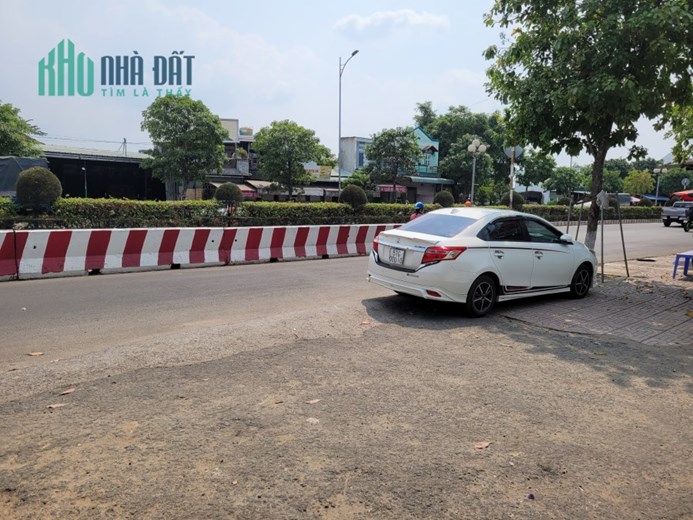 xưởng 750m2 Cont 24h mặt tiền buôn bán, ngay cầu Phú Long, QL13