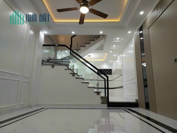 Bán căn nhà Phương Lưu - Đông Hải. Gần Hồ Phương Lưu, trung tâm thương mại BigC, Parson, Doji. 
Bán