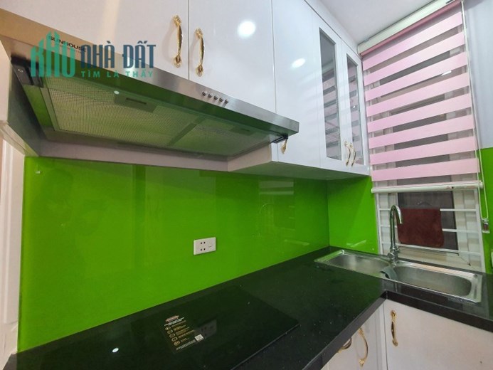 Bán gấp Căn hộ Chung cư Hào Nam, Đống Đa 50m2 2 ngủ, thang máy, sổ hồng 1.45 tỷ